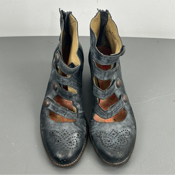 Dkode Perforated Leather Ankle Boots - Picture 6 of 7